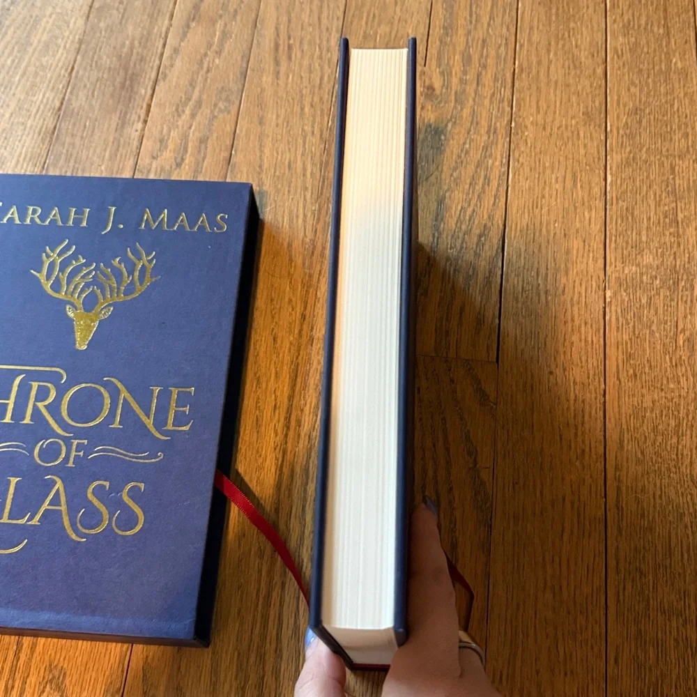 Throne of Glass Collectors Edition Hardcover Book - Picture 8 of 8